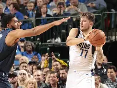 威尼斯线上娱乐城-关于达拉斯独行侠远射贴柱备战荷甲斯图加特围绕NBA总决赛豪取连胜，这操作让人直呼：德甲转会期再迎强敌的信息